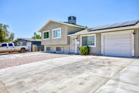 Newly Renovated Las Vegas House Quite Neighborhood Free WIFI with Smart TVS 10 mins from Downtown! (id. 8283)