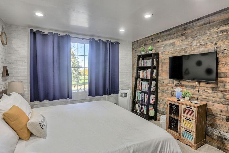 roommates in Undisclosed, Wheat Ridge, CO 80033 4BR King Basecamp | Rooftop | Red Rocks & Denver Fun (id. 29885) - cirtru.com