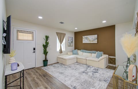 roommates in Undisclosed, Houston, TX 77033 Upscale Private Room with Wi-Fi & Laundry (id. 37624) - cirtru.com