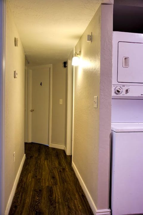 roommates in Undisclosed, Phoenix, AZ 85040 Live in South Mountain Village (id. 16138) - cirtru.com