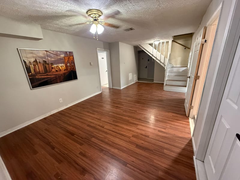 Comfy Rooms in South Houston| Smart TV  | Desk | Fast Wi-Fi  | Clean, Safe & Well-Managed! (id. 46226)