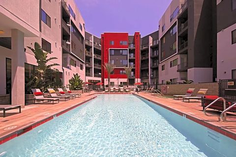 roommates in Woodland Hills Private Room in 3Bed.2Bath - cirtru.com