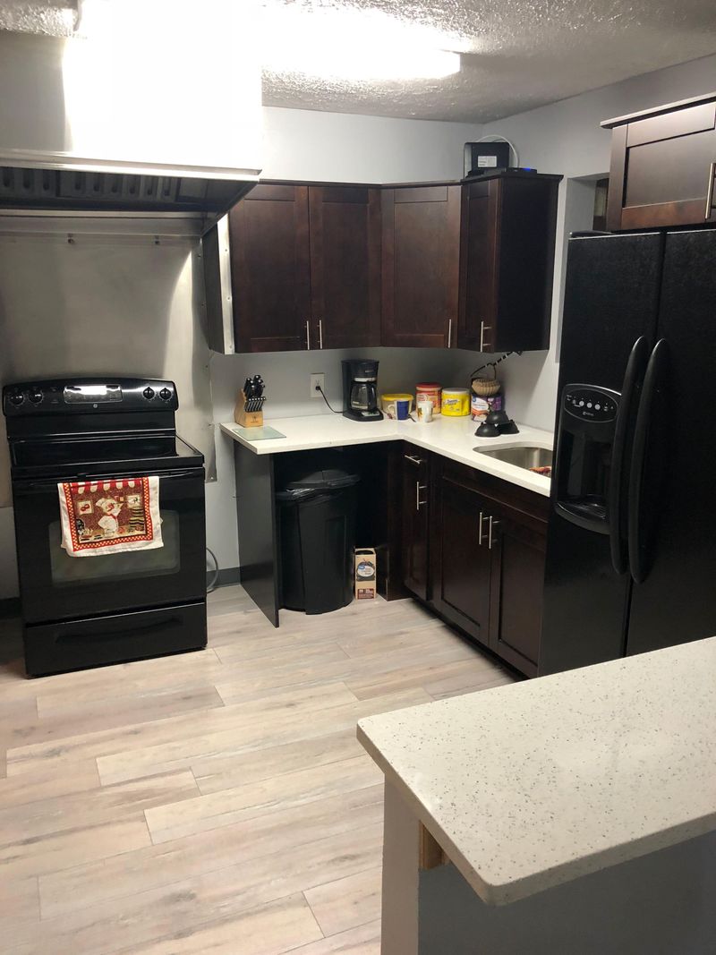 roommates in Undisclosed, Tampa, FL 33607 Top-Rated Host | Private Rooms in  Spacious West Tampa Property   Fast WiFi • Fully Stocked Kitchen  • Weekly Rates  • Secure Entry  • Move-in Ready  • Near Transit  • Clean & Quiet (id. 4712) - cirtru.com