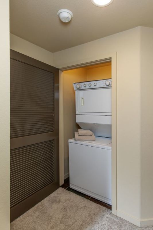 Private Room in 2Bed.2Bath