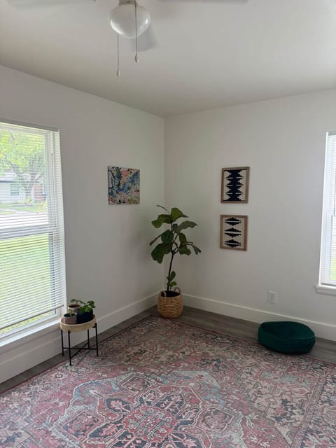 roommates in Austin Private Room in 3Bed.2Bath - cirtru.com