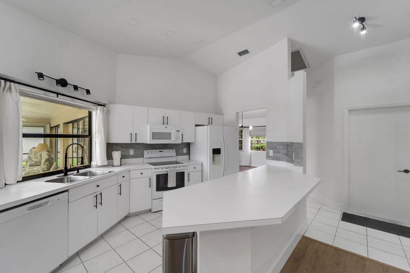 roommates in Undisclosed, Port Charlotte, FL 33952 Port Charlotte Home with a pool and nature park walking distance (id. 14648) - cirtru.com