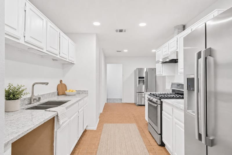 Modern Co-Living | Newly Renovated  | All-Inclusive Rooms Near Westpark & Hwy 6 (id. 38763)