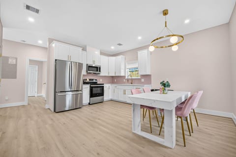 roommates in Undisclosed, Houston, TX 77020 The Rose (id. 35047) - cirtru.com