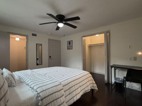 Live in Westbury | Near South Main/90 and Sam Houston Tollway (id. 19617)