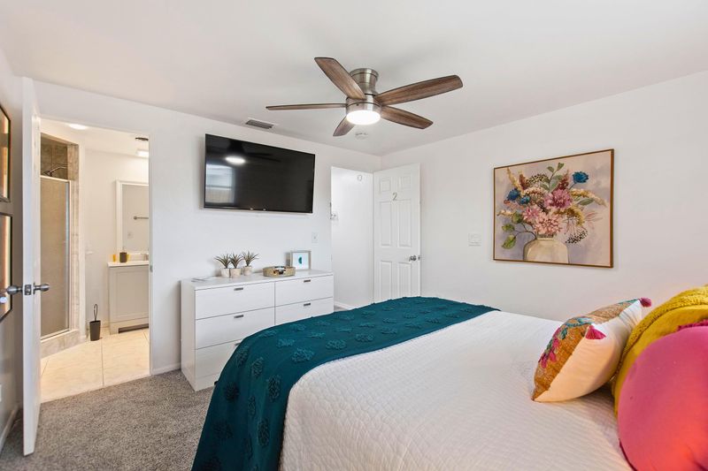 roommates in Undisclosed, Sarasota, FL 34231 Updated Home Near  Downtown Sarasota •  Easy Access to I-75 & US-41 & Public Transportation  Utilities Included •  Fast WiFi •  Smart TV (id. 1912) - cirtru.com