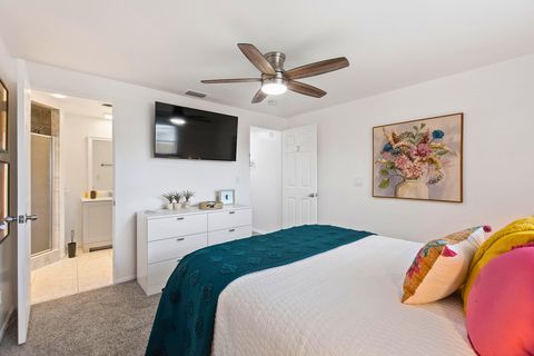 Updated Home Near  Downtown Sarasota •  Easy Access to I-75 & US-41 & Public Transportation  Utilities Included •  Fast WiFi •  Smart TV (id. 1912)