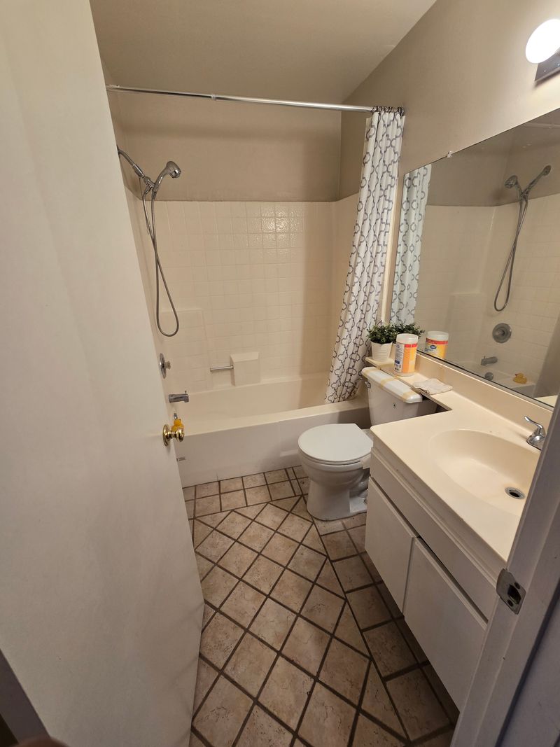 roommates in Lancaster Private Room in 3Bed.2.5Bath - cirtru.com