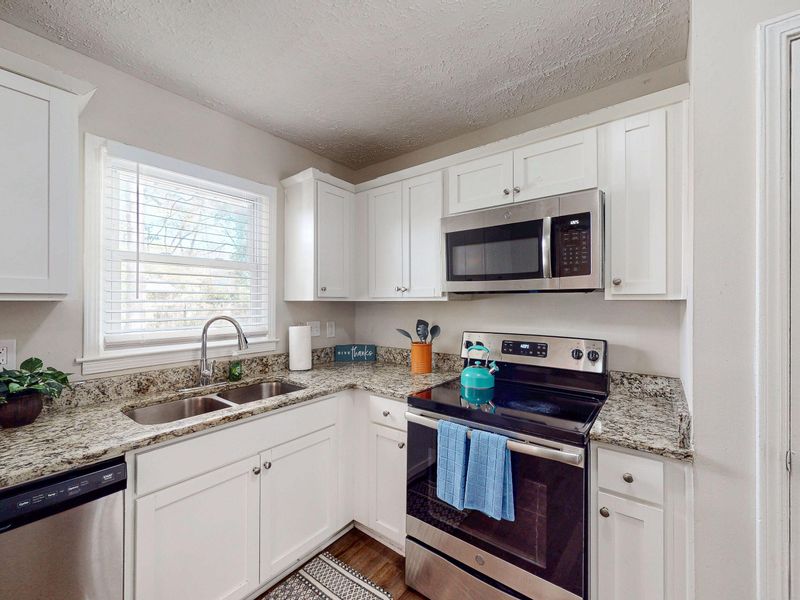 roommates in Undisclosed, Decatur, GA 30035 Lovely Renovated Home in Decatur Prime Location Near Wesley Chapel Rd & I20 Near Dining & Shopping (id. 33536) - cirtru.com