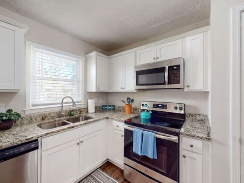 Lovely Renovated Home in Decatur Prime Location Near Wesley Chapel Rd & I20 Near Dining & Shopping (id. 33536)