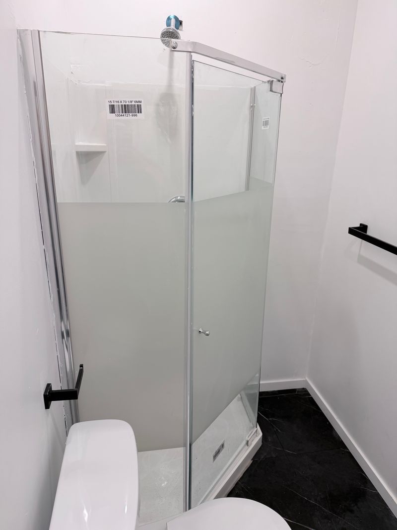 roommates in North Vancouver Entire Place 1Bed.1Bath - cirtru.com