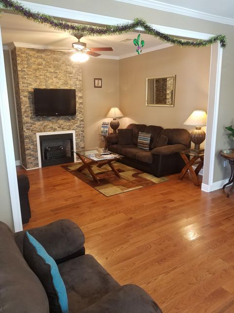 Mid City Charm  Furnished Rooms with 4 Bathrooms  Near Canal St & Carrolton Ave  Utilities, WiFi, and Laundry Included (id. 13760)