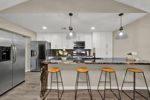 roommates in Undisclosed, Houston, TX 77045 Modern Co-Living near Texas Medical Center & Fannin South Transit (id. 13711) - cirtru.com
