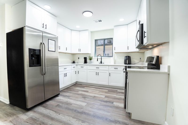 Newly-renovated & high-quality Atlanta Duplex / Multiplex with Patio or porch (id. 8412)
