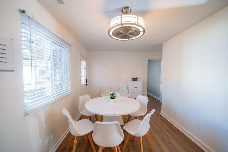 roommates in Undisclosed, Charlotte, NC 28212 Well-Located Charlotte Gem | Wi-Fi , Paid Utilities  | Grocery & Transit Within Reach (id. 11970) - cirtru.com