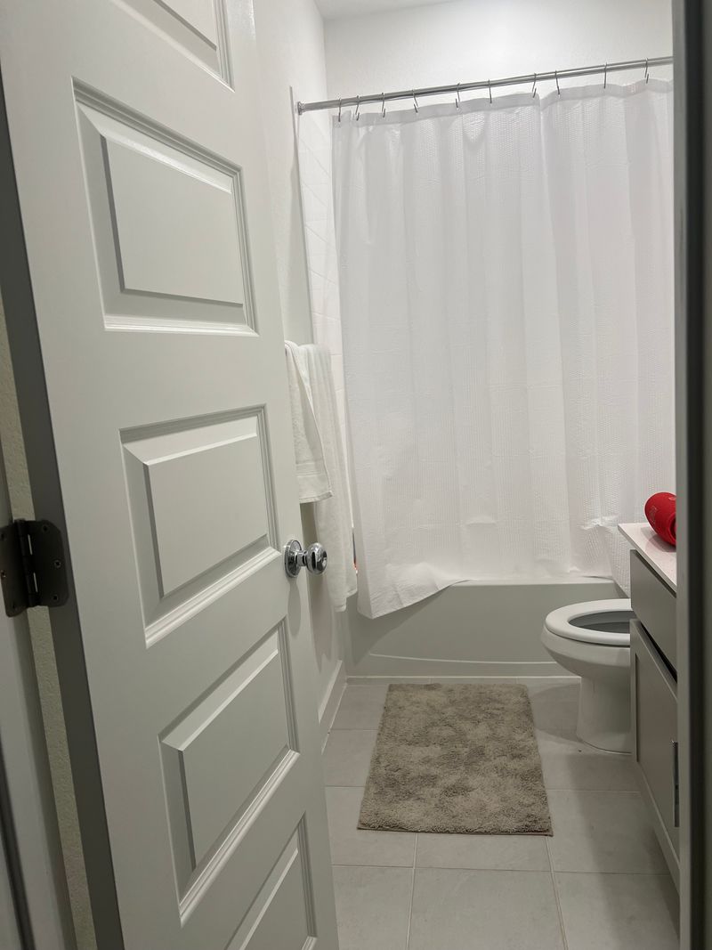 roommates in Elgin Private Room in 3Bed.2Bath - cirtru.com