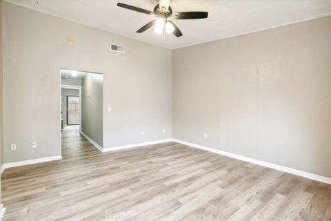 Newly-renovated & high-quality Gainesville Duplex / Multiplex with Living room (id. 6866)