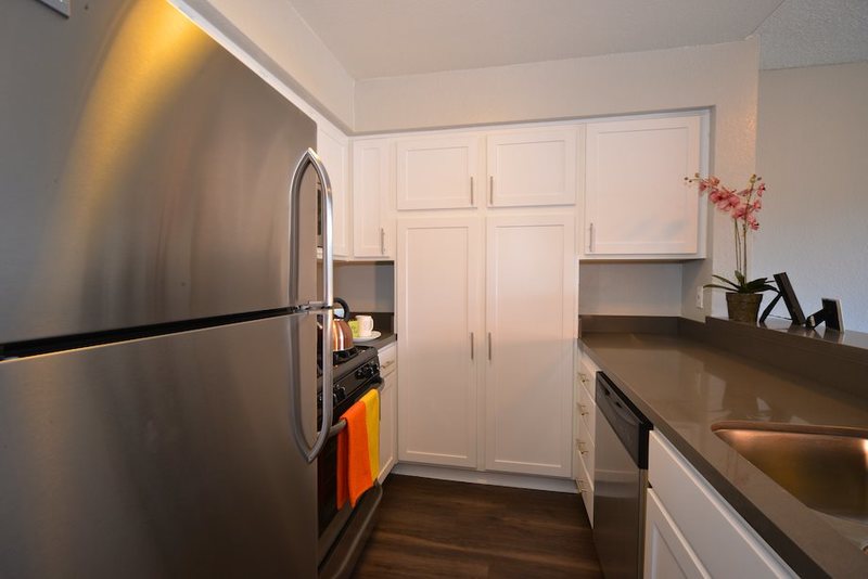 roommates in Los Angeles FABULOUS ROOM FOR RENT-FEMALE ONLY - cirtru.com