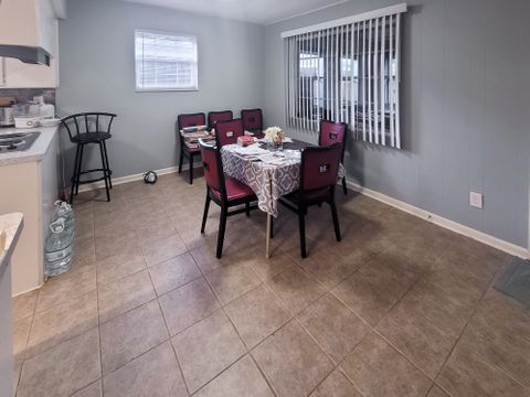 roommates in Undisclosed, Houston, TX 77072 Comfortable & cozy Houston House with Living room (id. 2341) - cirtru.com