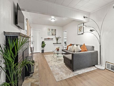 Live in Wallingford (id. 26469)