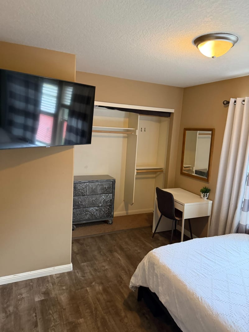 Live in North Clackamas (id. 44064)