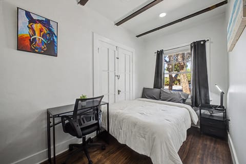 Beautiful House in Historic Coronado District w/cozy rooms, breakfast nook & private backyard! (id. 36520)