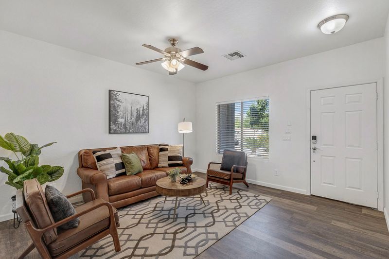 roommates in Undisclosed, San Tan Valley, AZ 85140 Queen Creek House with Dining area. Spacious & newly-renovated (id. 7638) - cirtru.com