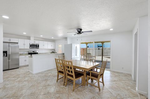 Great roommates! Close to Mid-Town Phoenix. Fiber optic internet, Bi-weekly Cleaning, Easy Access to Public transportation & Responsive Staff (id. 7457)