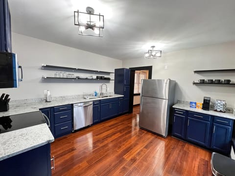 Columbus Home King Beds (id. 17135)