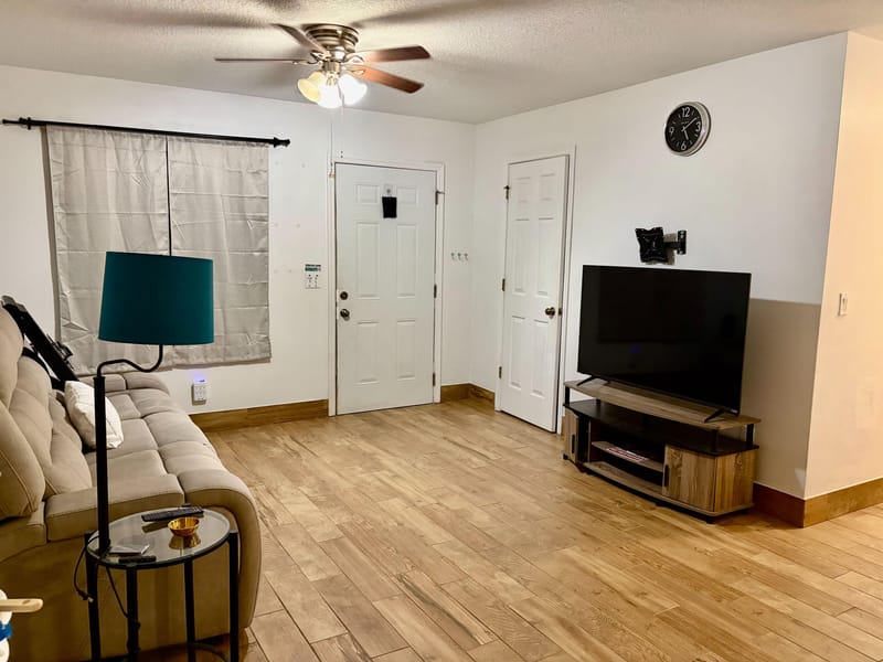 Comfortable room with all new furniture, bedding and paint. (id. 45349)