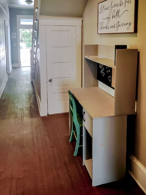 Stay in the beautiful Poplar Lawn historic district (id. 3143)