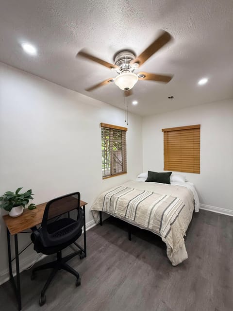 Arleta Gem ~ Close to CSUN, Gyms and Shopping. (id. 18063)
