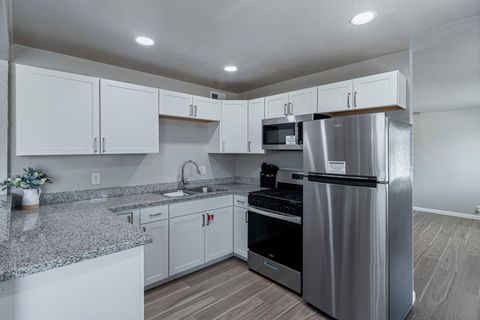 Fully Furnished Rooms in Renovated Home – Utilities & WiFi Included (id. 33867)