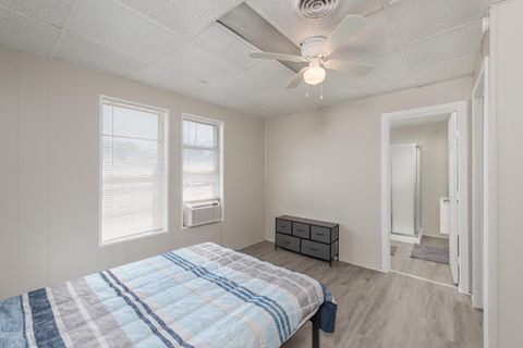 Charming & freshly-updated Home with new furnishings (id. 7029)
