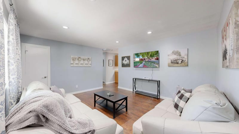 King Beds, Easy access to highways and transportation central to everything (id. 45771)