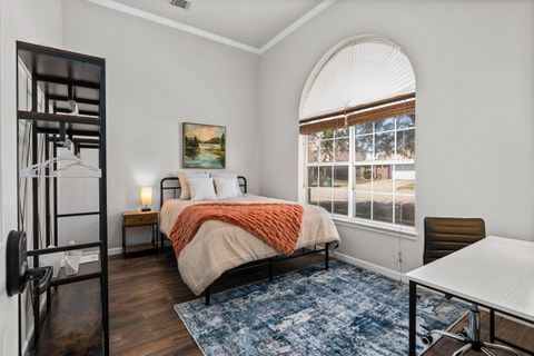 Newly remodeled & very clean Converse house with fully updated kitchen & new furnishings throughout! (id. 11842)