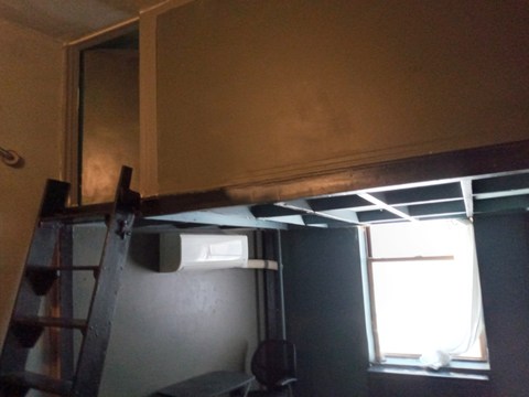 roommates in New York Huge Room w Loft on 39th & 6th Av. - cirtru.com