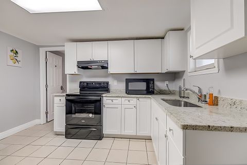 roommates in Undisclosed, Tampa, FL 33605 SuperHost Highland Pines Home  Steps from Parks, Bright & Spacious (id. 1668) - cirtru.com