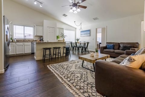 roommates in Undisclosed, Mesa, AZ 85207 *Superhost* Rare, Private Suite with full non-shared Bathroom! Stunning home, in quiet East Mesa neighborhood. (id. 6369) - cirtru.com
