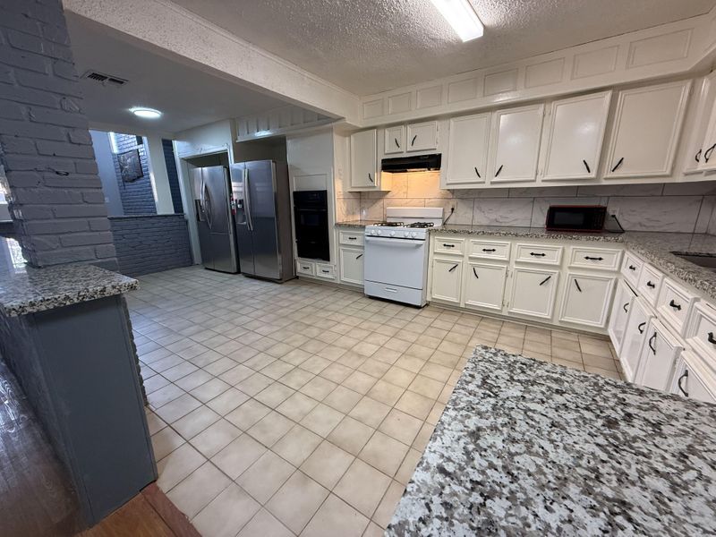 roommates in Undisclosed, Houston, TX 77045 Premium Co-Living Close to Med Center & NRG • TVs in Every Room • Fiber WiFi • Great Amenities (id. 21382) - cirtru.com