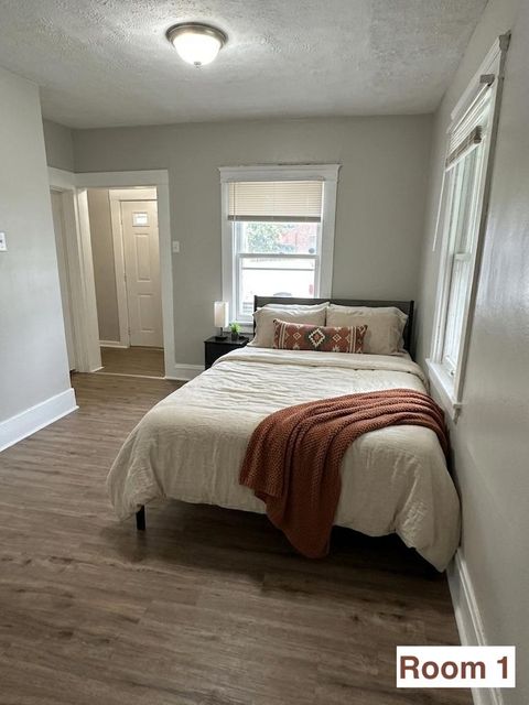 Modern Euclid Home  3 Min to Hospital & Transit | XL Rooms (id. 21595)