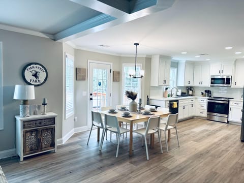 Neat and Cozy  Room Near Lake Lanier & I-985 (id. 35009)