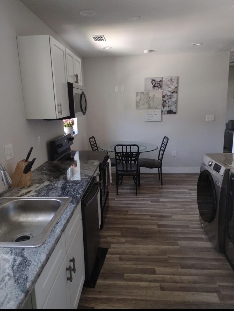 roommates in Undisclosed, Tampa, FL 33605 Newly Renovated 2BR/1BA!  Granite, Stainless Steel & Tons of Light (id. 41908) - cirtru.com