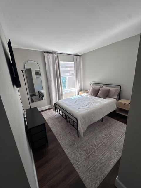 Furnished Bedroom with Private Bath (id. 39619)