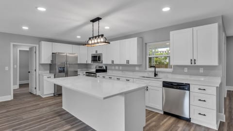 Spacious Renovated Lakeland Home (id. 34779)