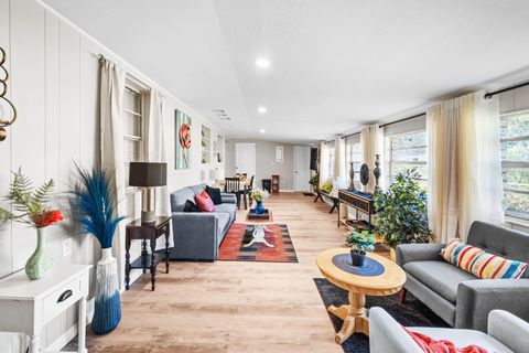 roommates in Undisclosed, Jacksonville, FL 32205 Modern Home in NW Jacksonville – Smart Tv, Wi-Fi & Laundry, Move-In Ready. (id. 18477) - cirtru.com